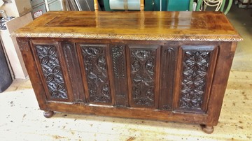 Restauration de coffre ancien datant de la renaissance près de Pessac