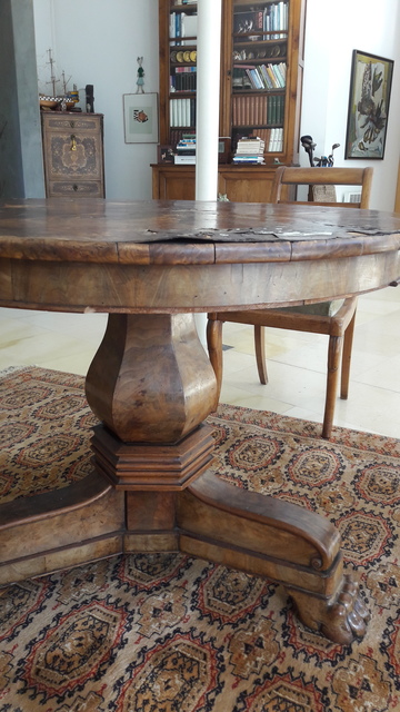 Restauration d'une table ronde monopode à Pessac